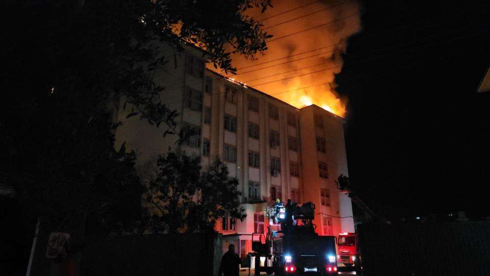 Fen lisesi yurdunda yangın felaketi! 46 öğrenci tahliye edildi 6