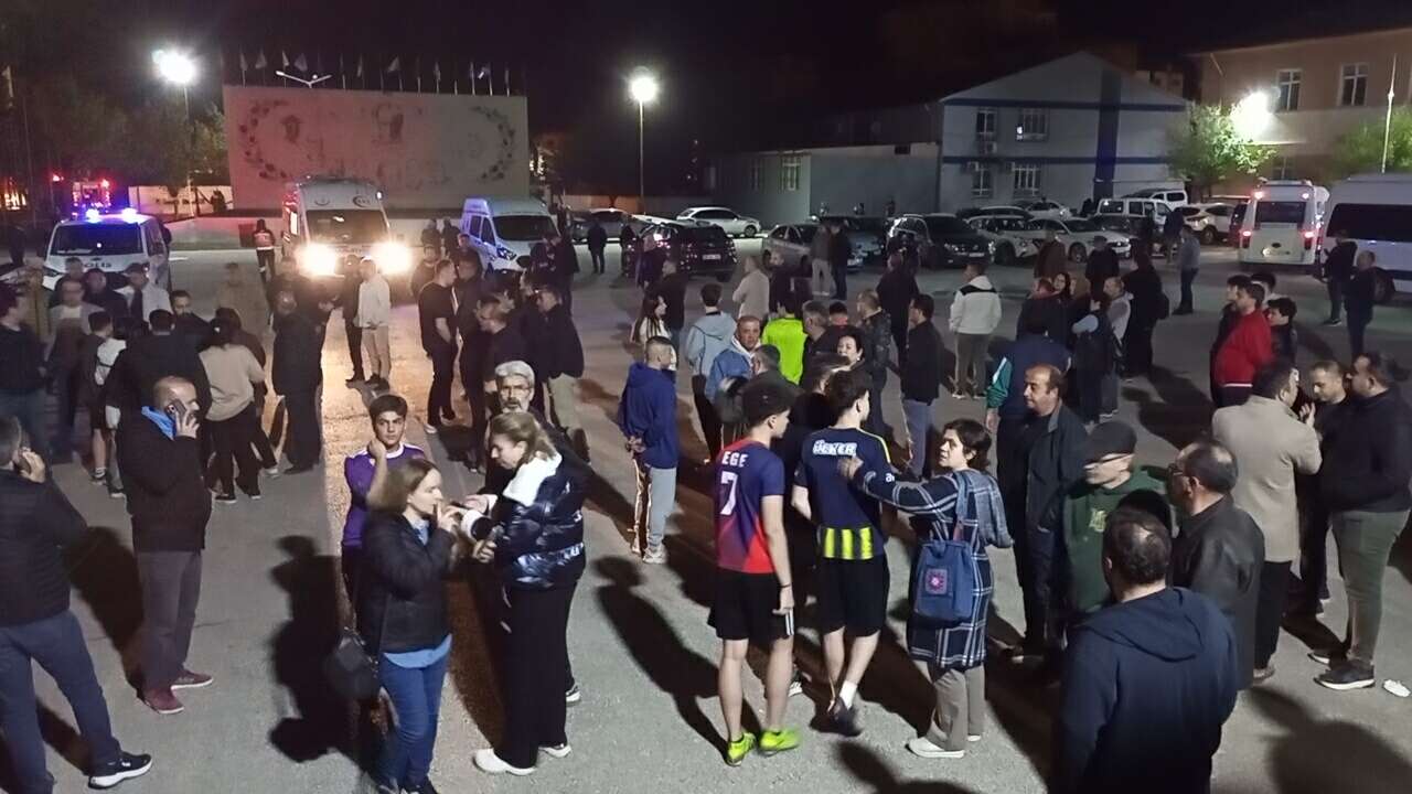 Fen lisesi yurdunda yangın felaketi! 46 öğrenci tahliye edildi 10