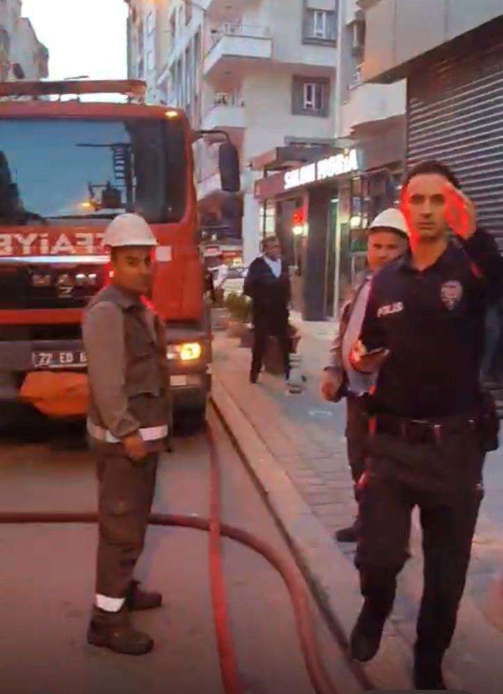 Yangın çıkan evde biri kadın 2 kişi korkunç halde bulundu 4