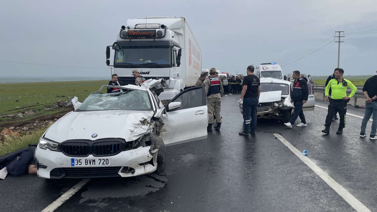 Otomobil TIR’a çarptı, facia büyüdü! 2 ölü, 2 yaralı var 1
