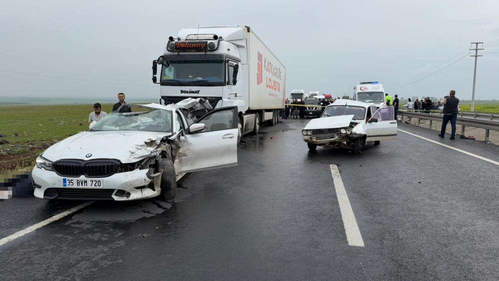 Otomobil TIR’a çarptı, facia büyüdü! 2 ölü, 2 yaralı var 8