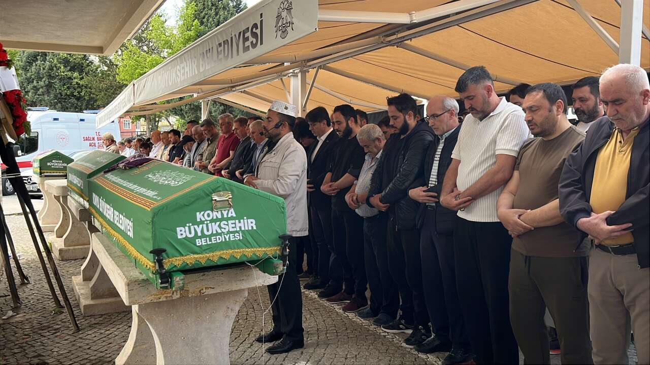 Konya’da evlat kurbanı anne ve babaya son veda 8