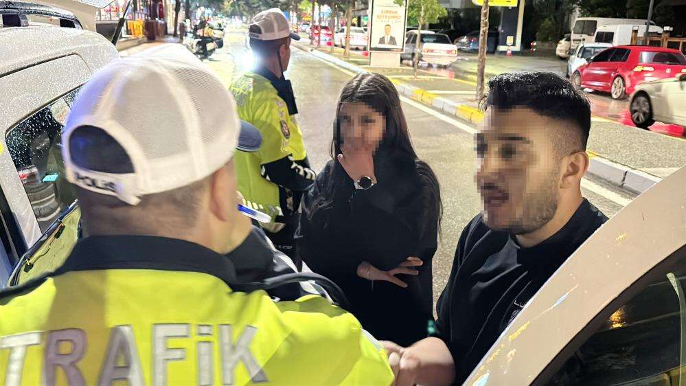 Polise “Abi kız arkadaşımın yanında beni bozma” dedi, küfür edip kaçtı 1