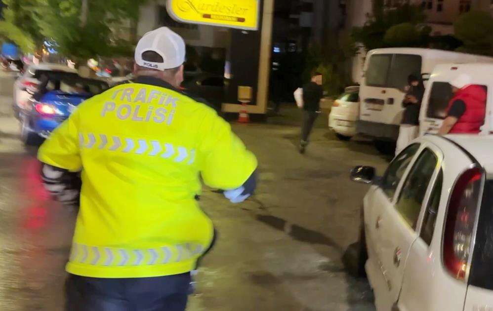 Polise “Abi kız arkadaşımın yanında beni bozma” dedi, küfür edip kaçtı 2