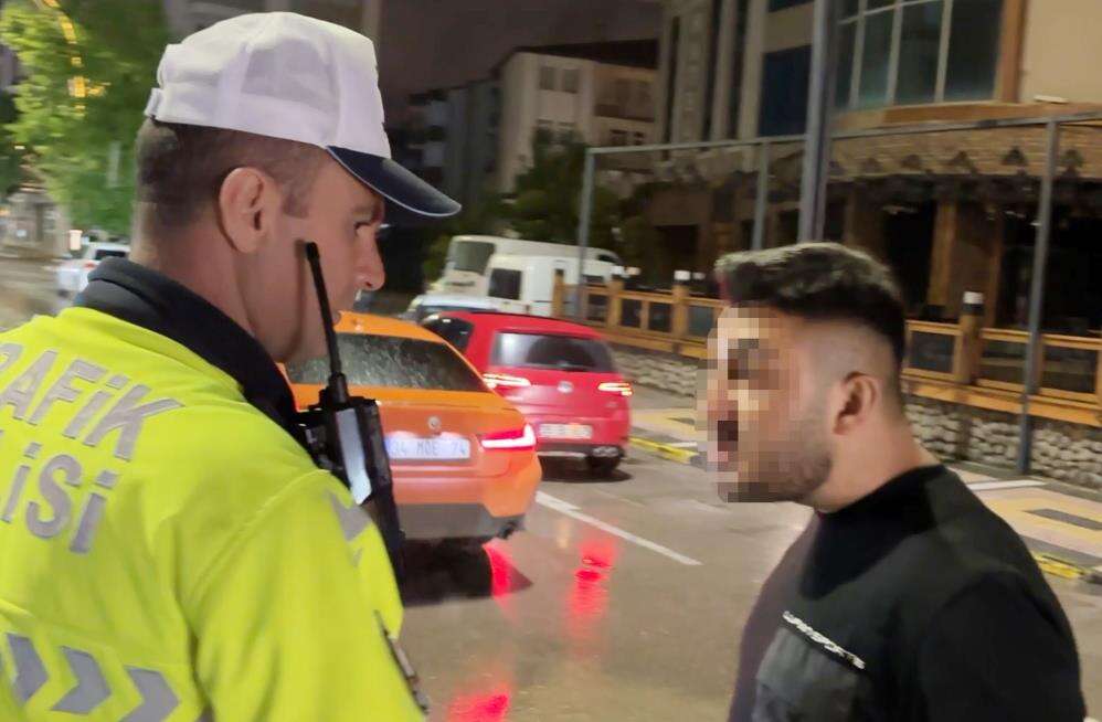 Polise “Abi kız arkadaşımın yanında beni bozma” dedi, küfür edip kaçtı 6