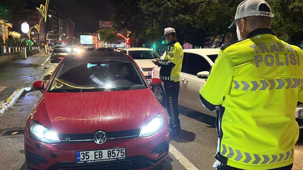 Polise “Abi kız arkadaşımın yanında beni bozma” dedi, küfür edip kaçtı 7