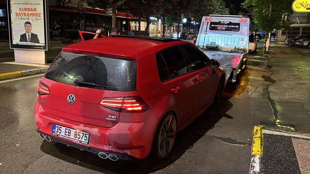Polise “Abi kız arkadaşımın yanında beni bozma” dedi, küfür edip kaçtı 11