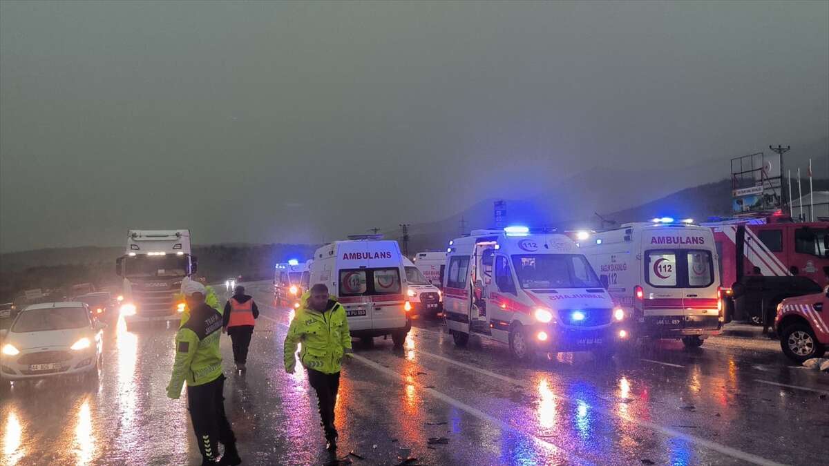 4 ölü, 40 yaralı var! Yolcu otobüsü kazasının görüntüleri ortaya çıktı 13