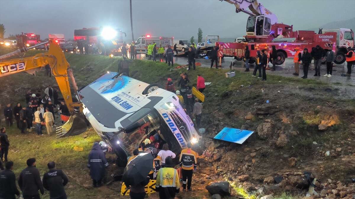 4 ölü, 40 yaralı var! Yolcu otobüsü kazasının görüntüleri ortaya çıktı 10