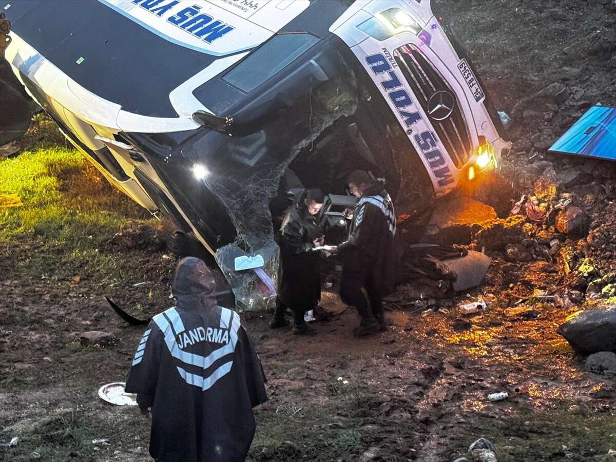 4 ölü, 40 yaralı var! Yolcu otobüsü kazasının görüntüleri ortaya çıktı 16