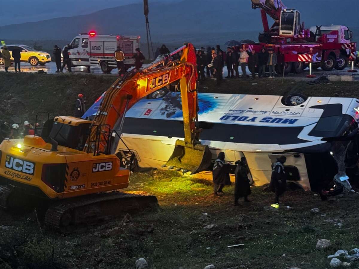 4 ölü, 40 yaralı var! Yolcu otobüsü kazasının görüntüleri ortaya çıktı 17