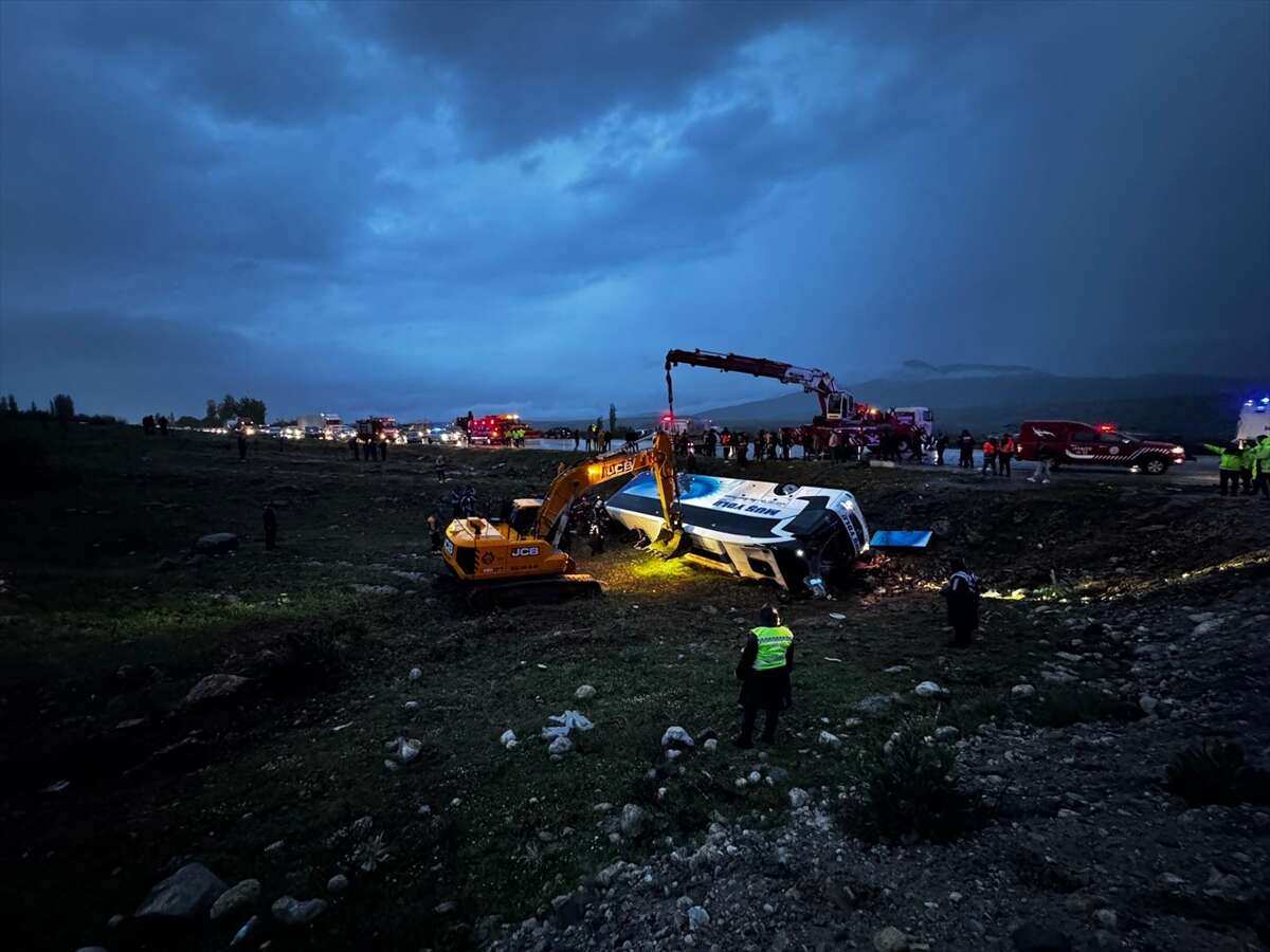 4 ölü, 40 yaralı var! Yolcu otobüsü kazasının görüntüleri ortaya çıktı 24