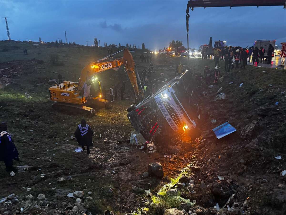 4 ölü, 40 yaralı var! Yolcu otobüsü kazasının görüntüleri ortaya çıktı 22