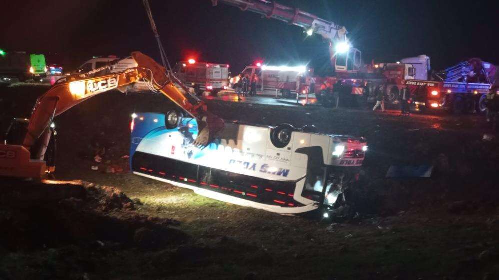 4 ölü, 40 yaralı var! Yolcu otobüsü kazasının görüntüleri ortaya çıktı 3