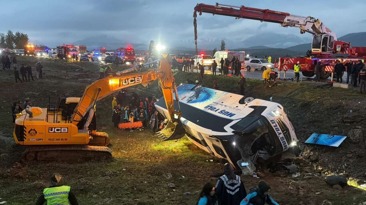 4 ölü, 40 yaralı var! Yolcu otobüsü kazasının görüntüleri ortaya çıktı 27