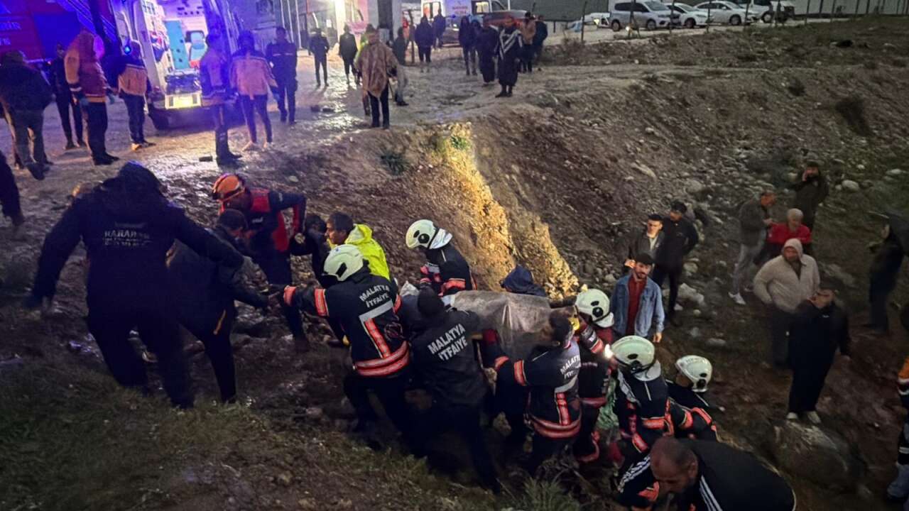 4 ölü, 40 yaralı var! Yolcu otobüsü kazasının görüntüleri ortaya çıktı 30