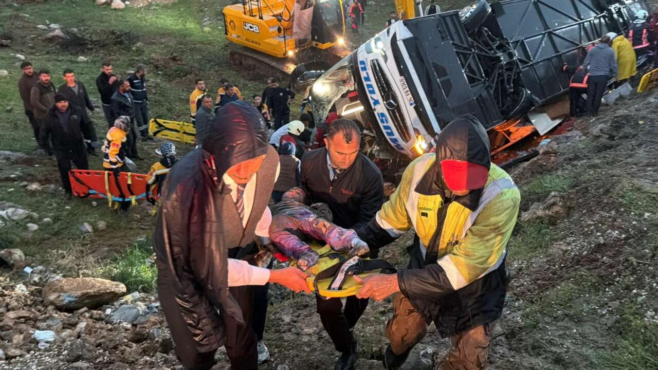 4 ölü, 40 yaralı var! Yolcu otobüsü kazasının görüntüleri ortaya çıktı 26