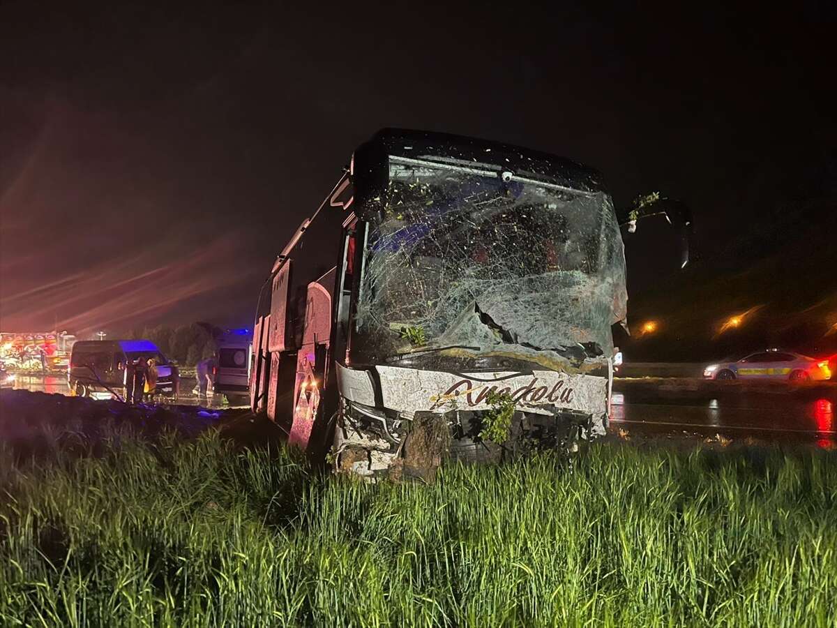 Yolcu otobüsü ve TIR dahil 7 araç birbirine girdi, 4 kişi öldü 7
