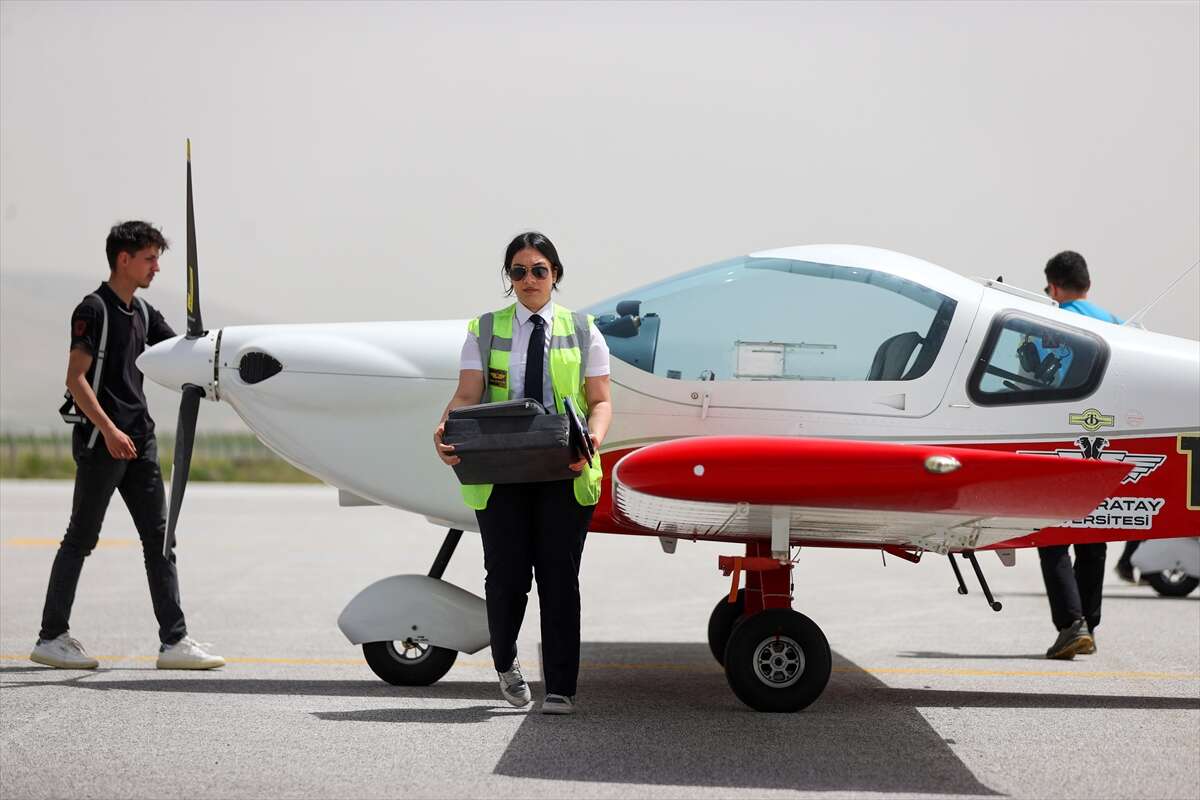Konya'da gökyüzünün yeni çelik kanatları! Genç kızlar pilotluğa hazırlanıyor 9