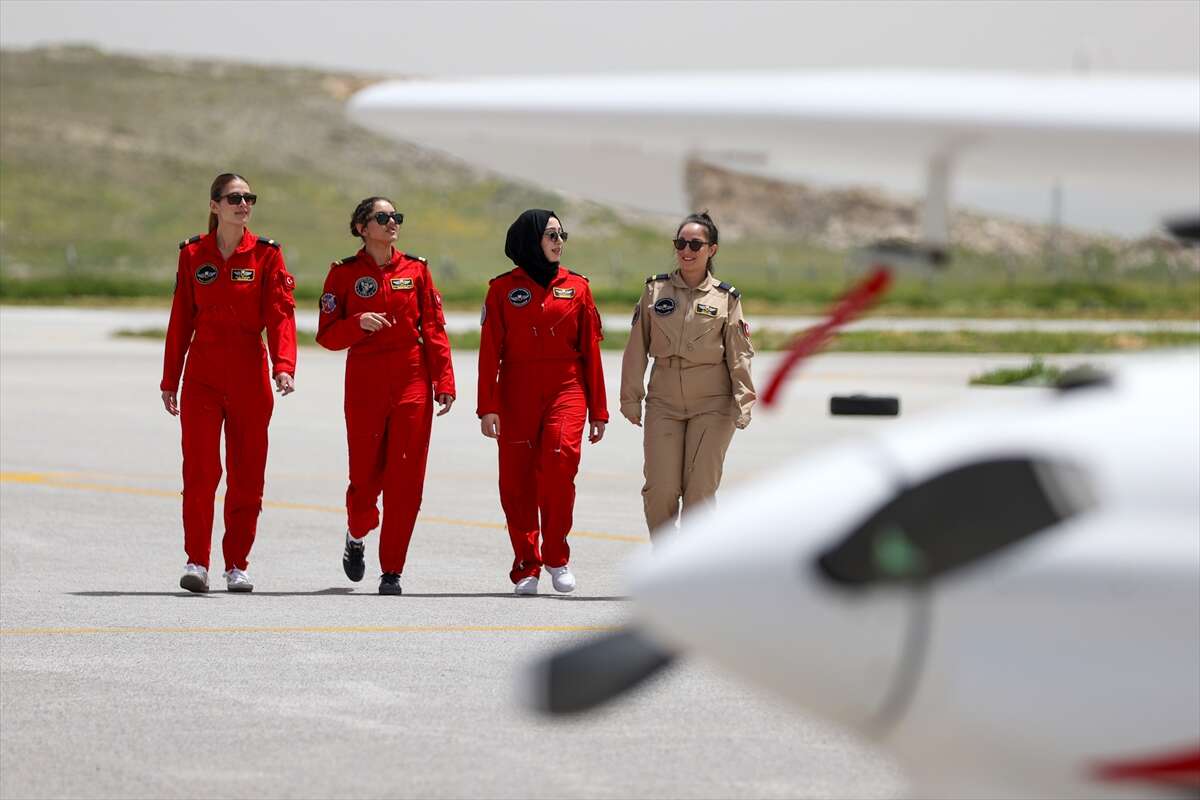 Konya'da gökyüzünün yeni çelik kanatları! Genç kızlar pilotluğa hazırlanıyor 11