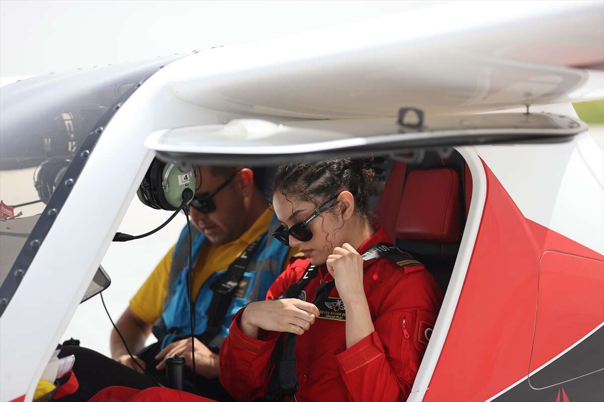 Konya'da gökyüzünün yeni çelik kanatları! Genç kızlar pilotluğa hazırlanıyor 18