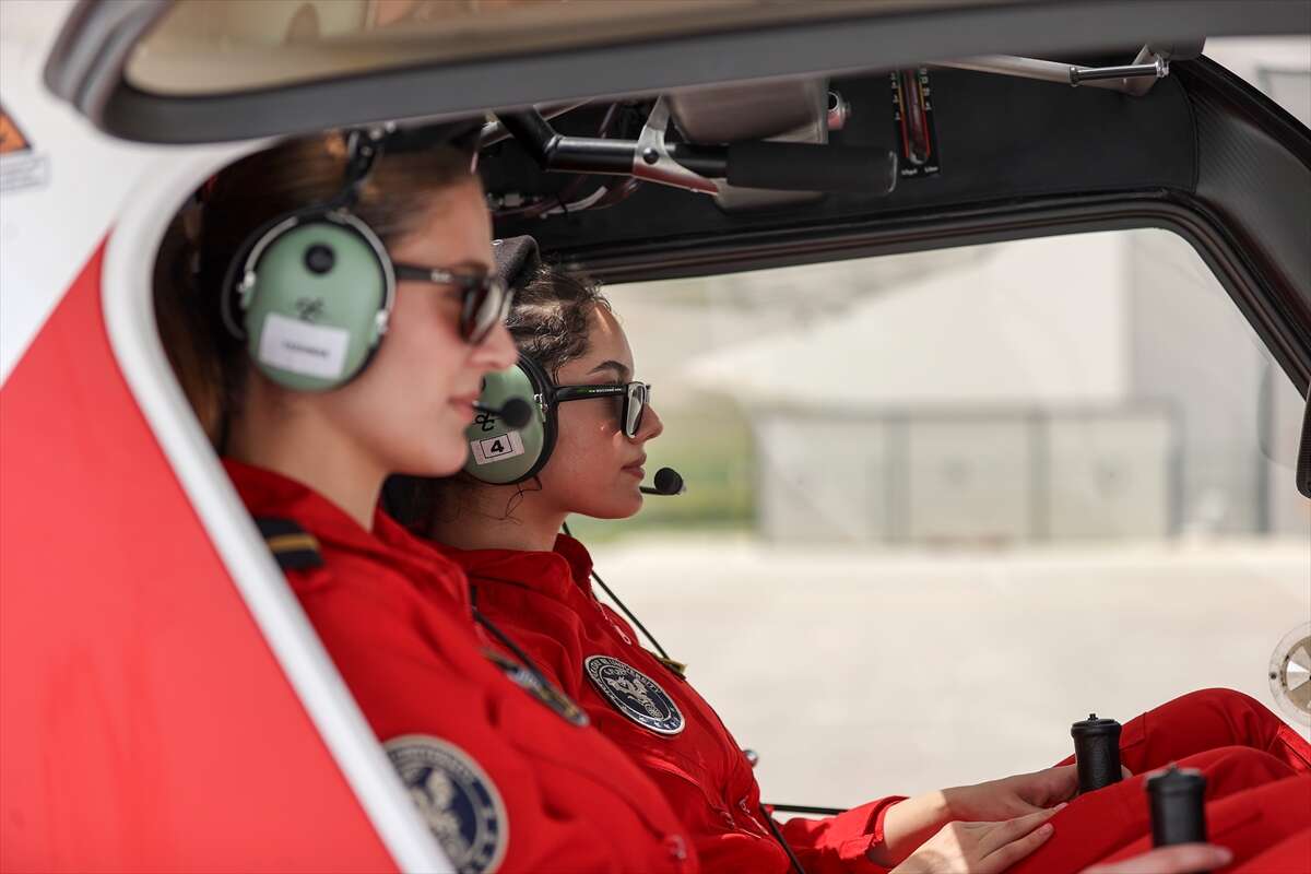 Konya'da gökyüzünün yeni çelik kanatları! Genç kızlar pilotluğa hazırlanıyor 17