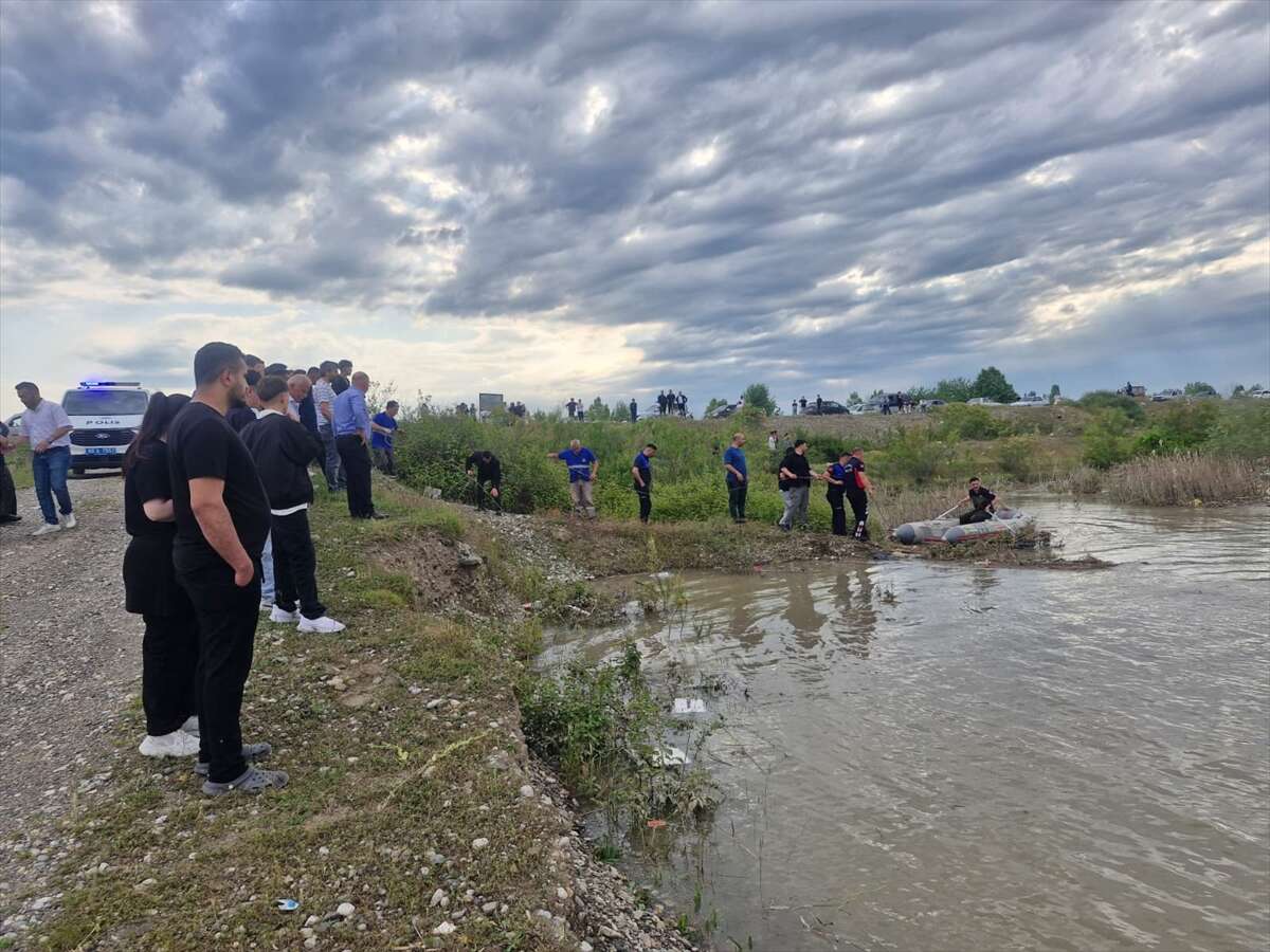 Özçekim faciayla sonuçlandı! 4 arkadaş çaya düştü 8