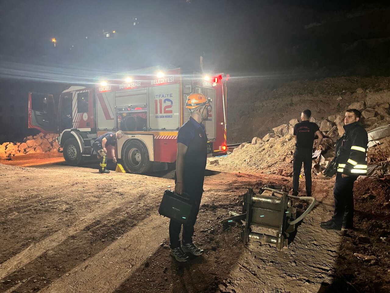 Cezaevinden izinli çıktı, eşini ve evdeki kadını bıçakladı 1