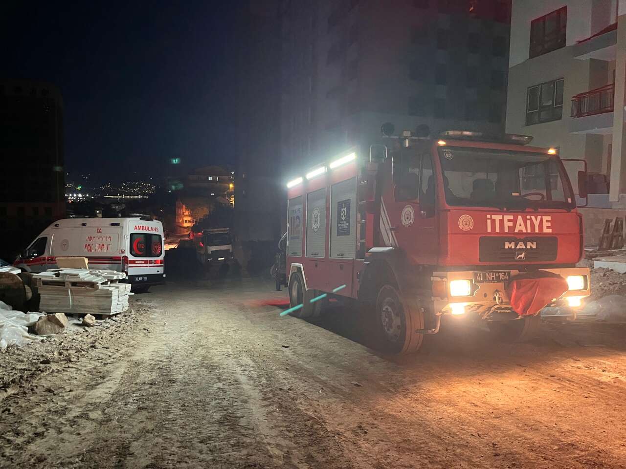 Cezaevinden izinli çıktı, eşini ve evdeki kadını bıçakladı 3
