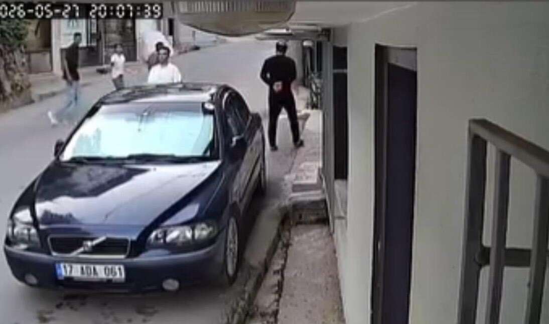 Cezaevinden izinli çıktı, eşini ve evdeki kadını bıçakladı 7