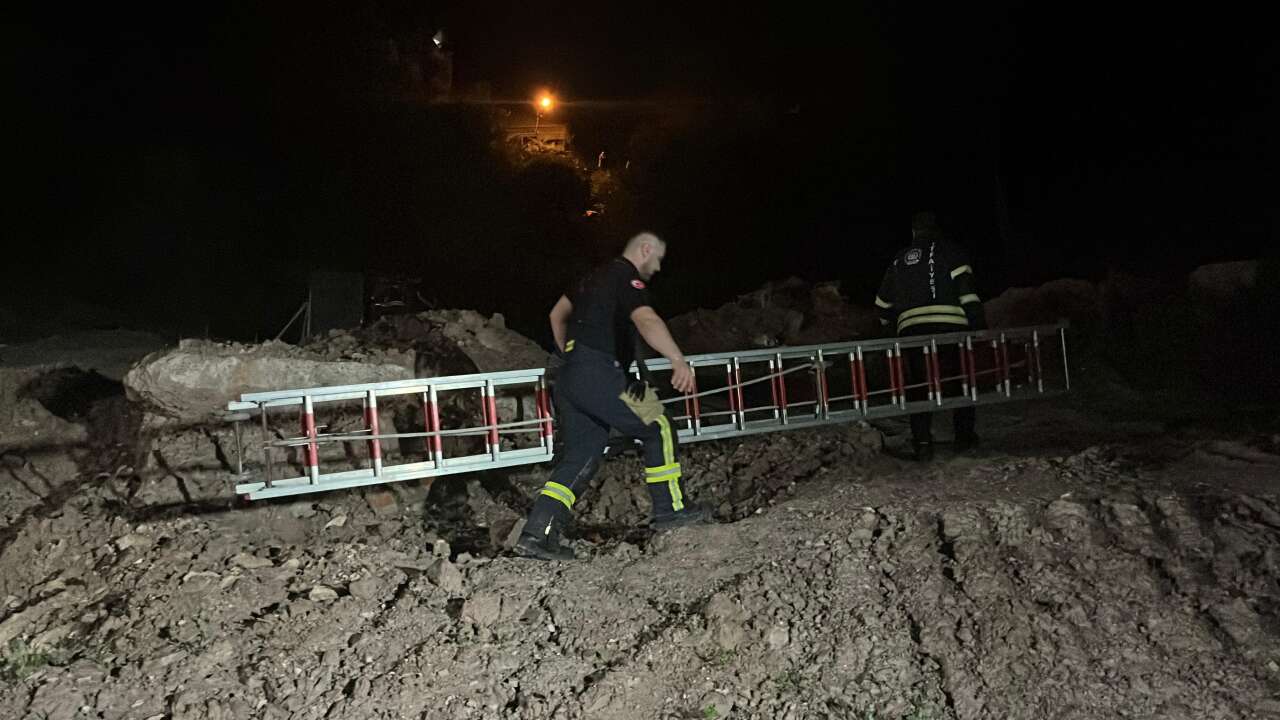 Cezaevinden izinli çıktı, eşini ve evdeki kadını bıçakladı 5