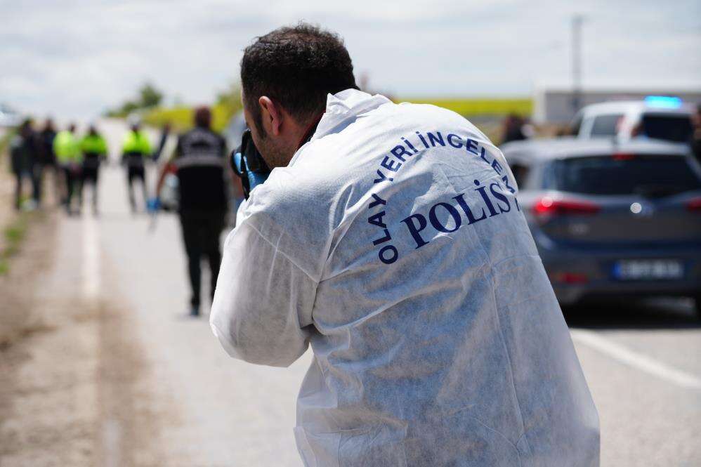 İki otomobilin çarpıştığı kazada 2 kişi hayatını kaybetti, 7 yaralı var 2