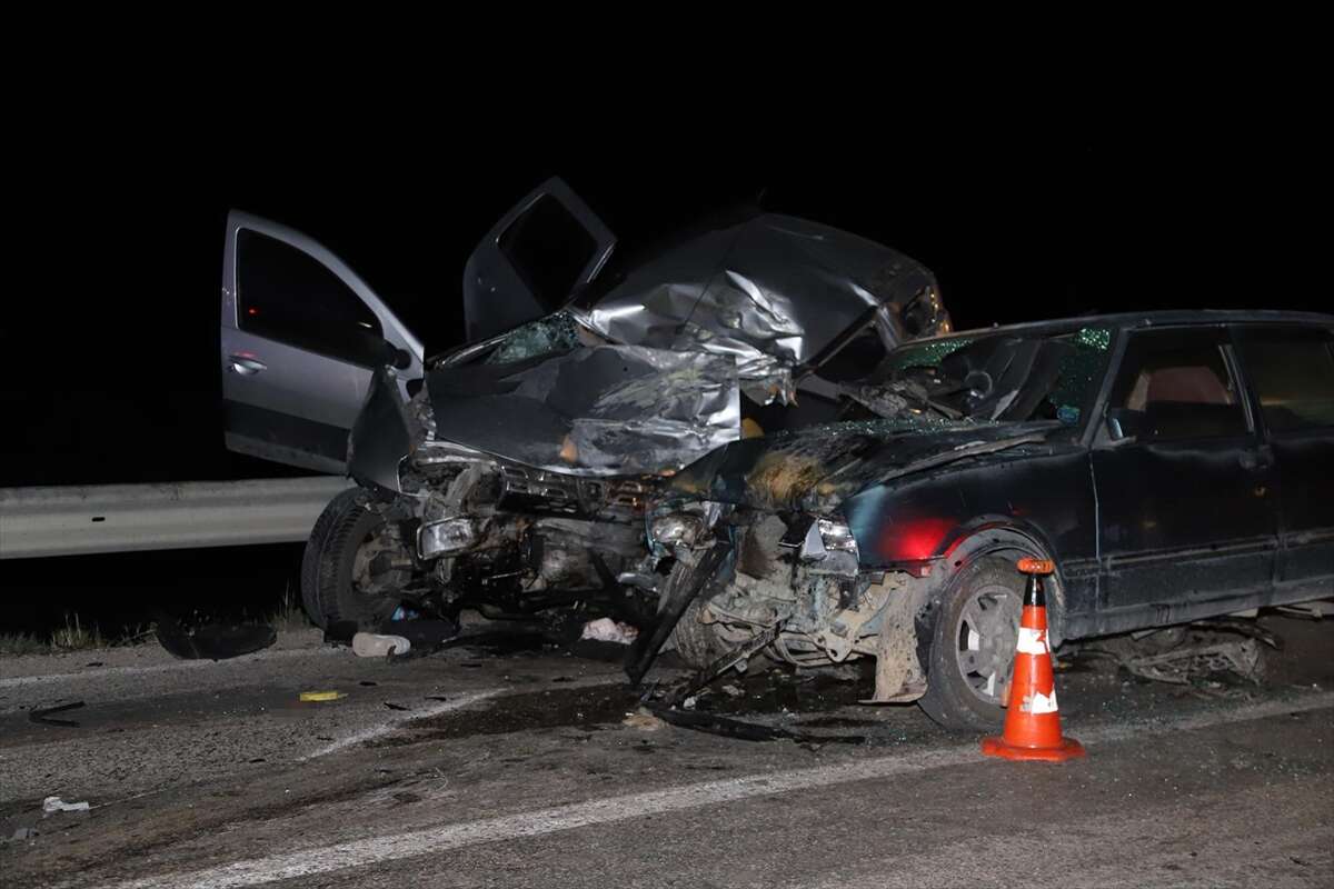 TIR, otomobil ve cipin karıştığı zincirleme kaza! 1 ölü, 5 yaralı var 8