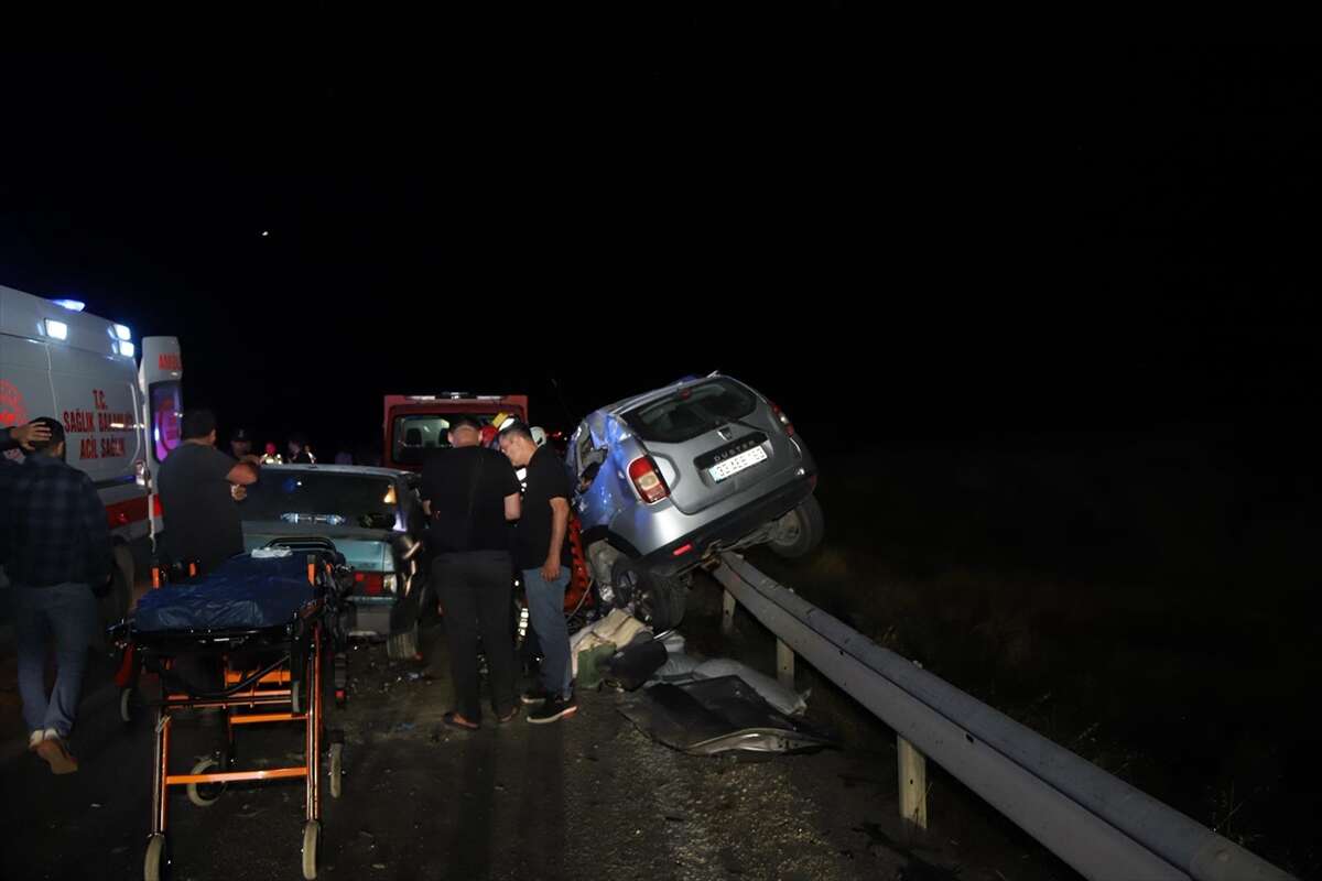 TIR, otomobil ve cipin karıştığı zincirleme kaza! 1 ölü, 5 yaralı var 10
