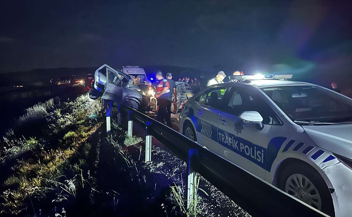 TIR, otomobil ve cipin karıştığı zincirleme kaza! 1 ölü, 5 yaralı var 6