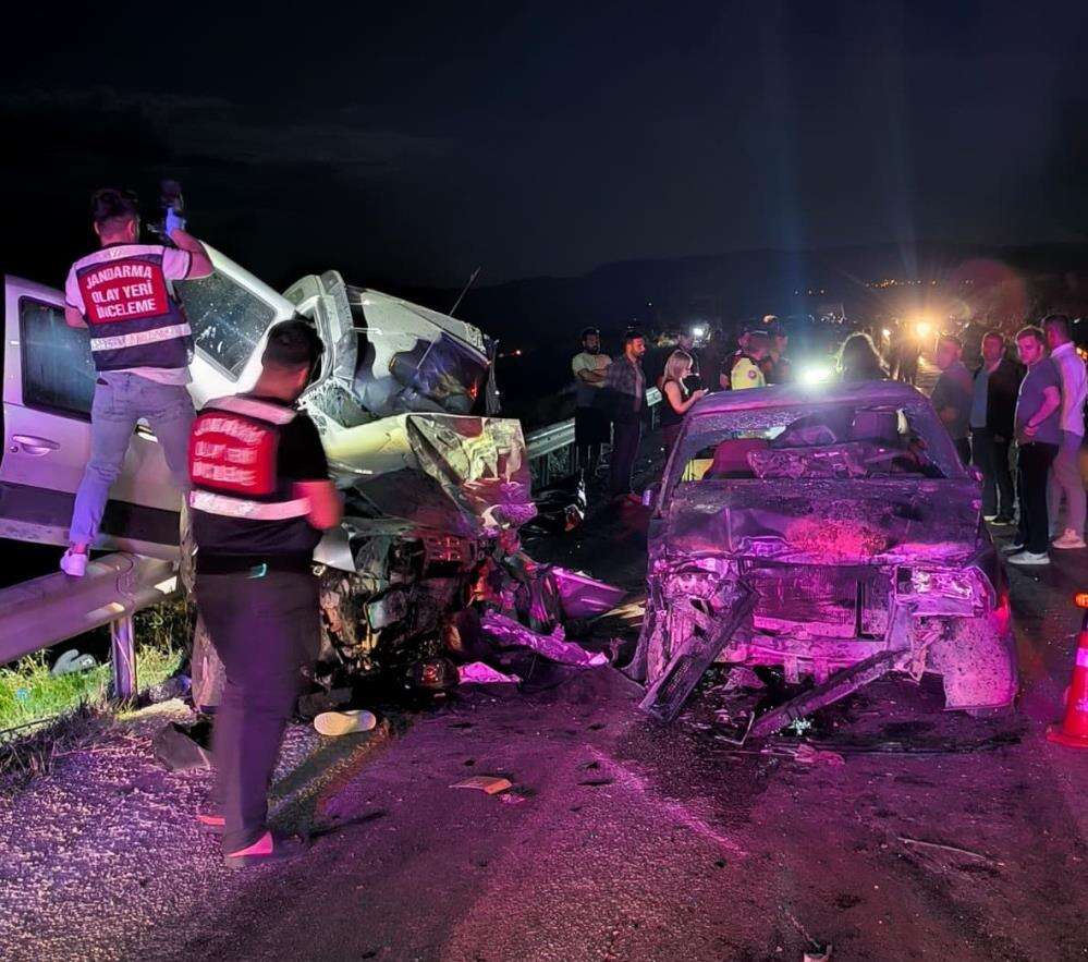 TIR, otomobil ve cipin karıştığı zincirleme kaza! 1 ölü, 5 yaralı var 2