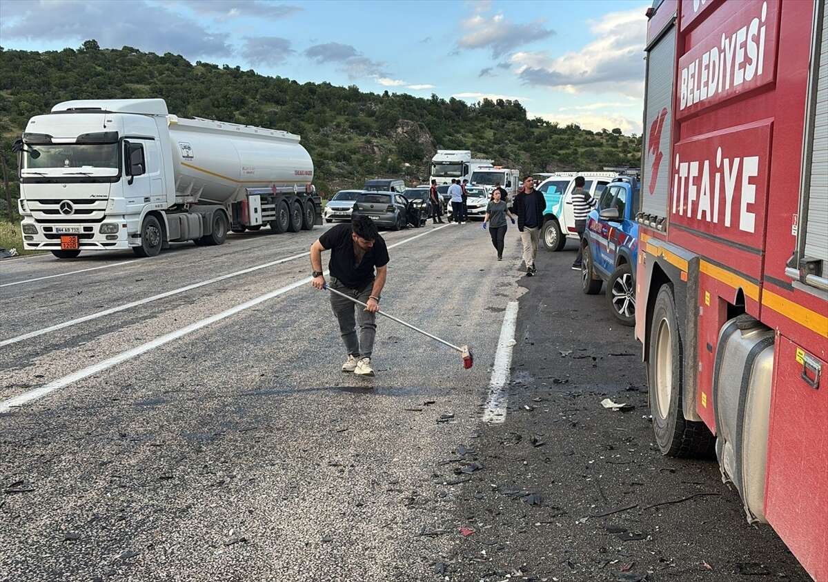 Bayram günü kahreden kaza! Anne ve 2 çocuğu hayatını kaybetti 2