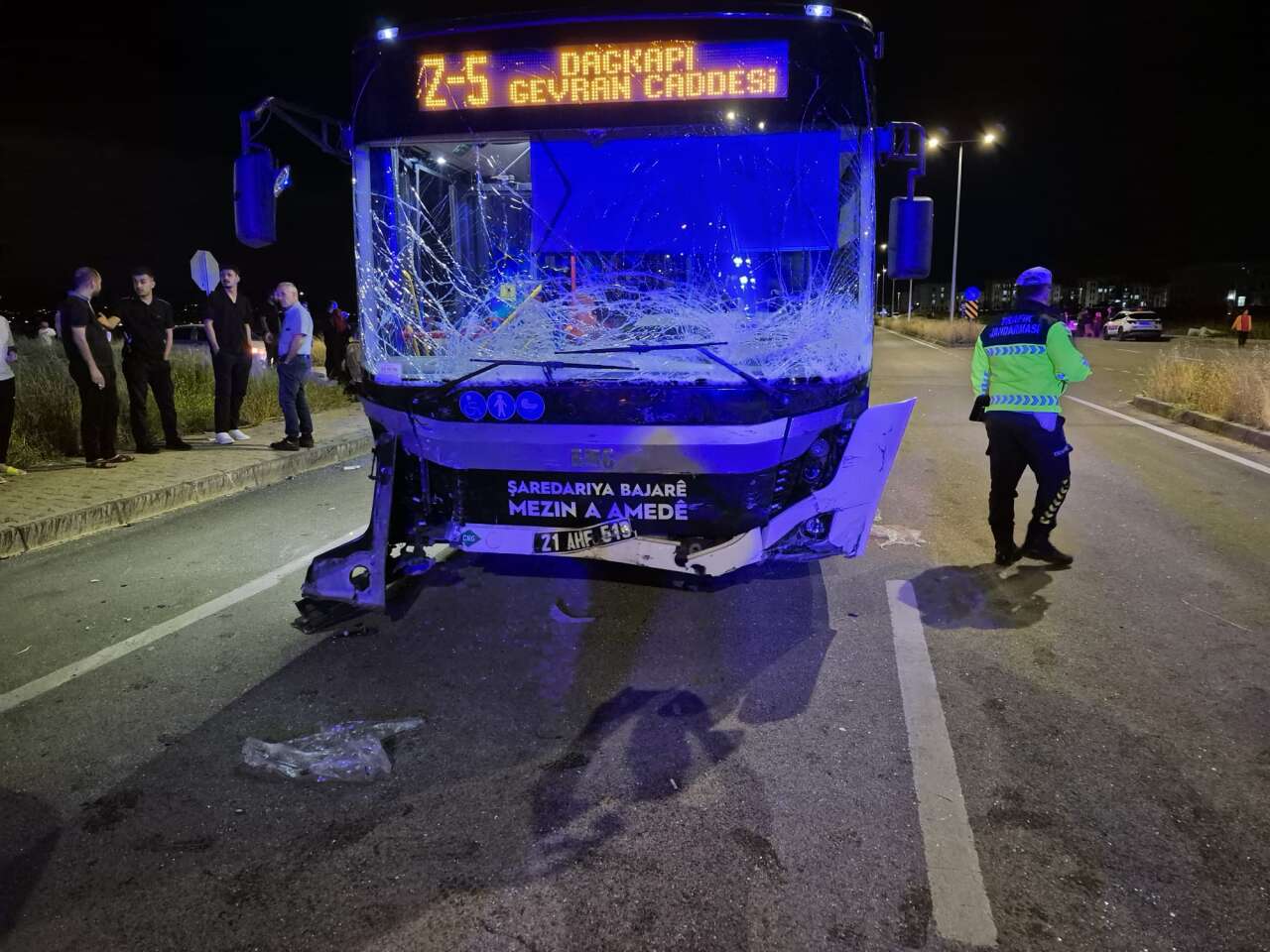 Belediye otobüsü ile otomobil çarpıştı: 2 ölü, 7 yaralı 2