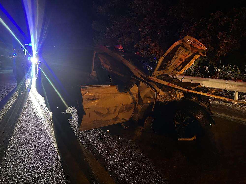4 aracın karıştığı zincirleme kazada can pazarı: 4 ölü, 11 yaralı 3