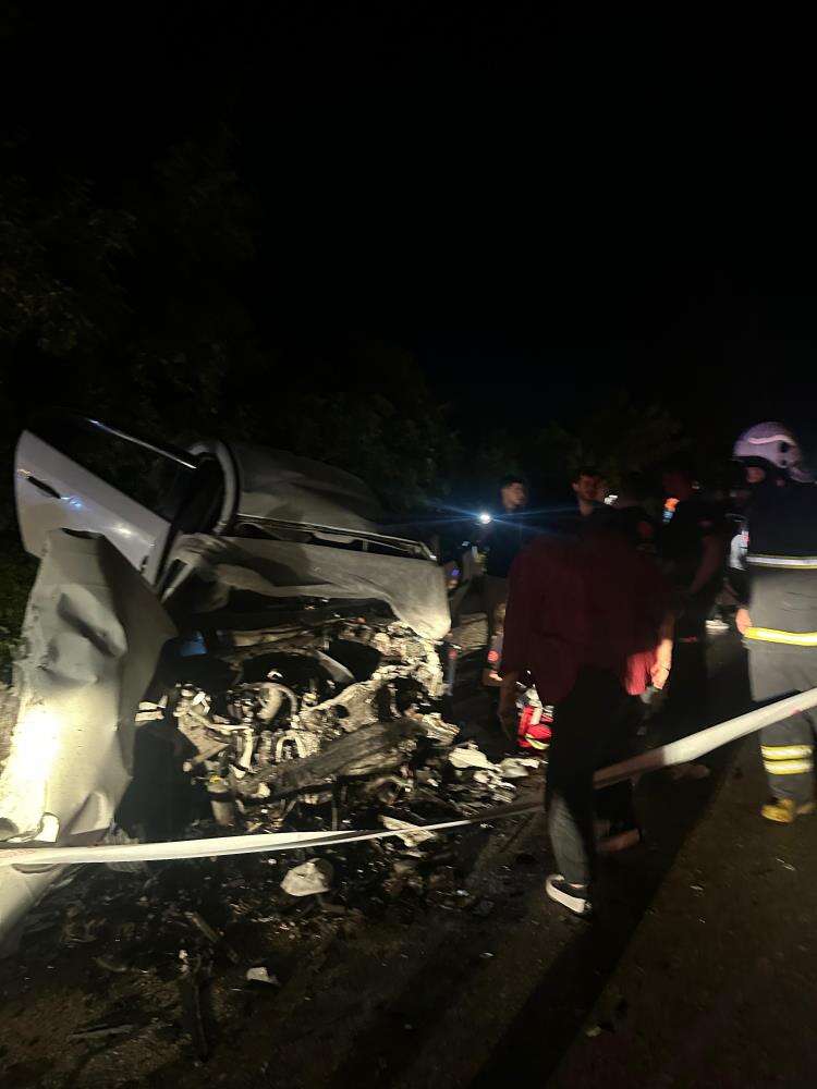 4 aracın karıştığı zincirleme kazada can pazarı: 4 ölü, 11 yaralı 10