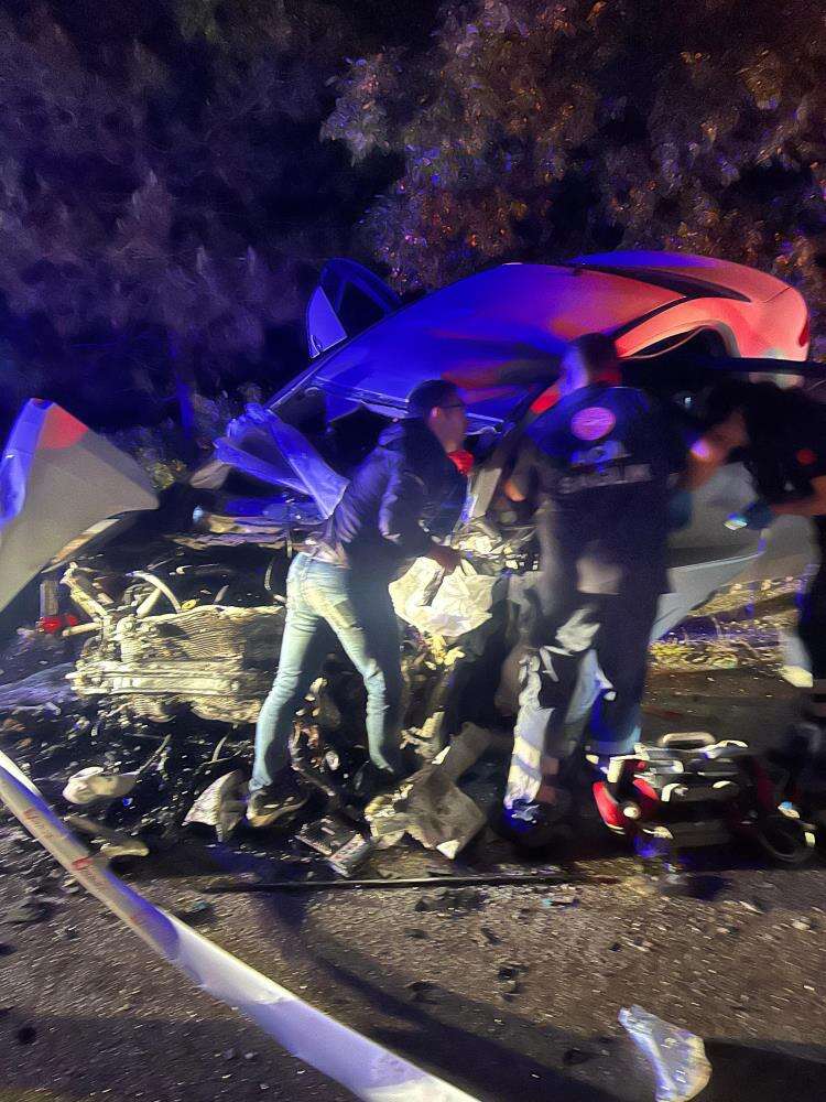 4 aracın karıştığı zincirleme kazada can pazarı: 4 ölü, 11 yaralı 11