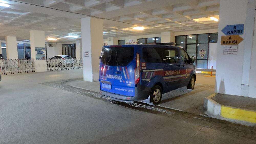 Askeri araç duvara çarptı, 2 asker yaralandı 2