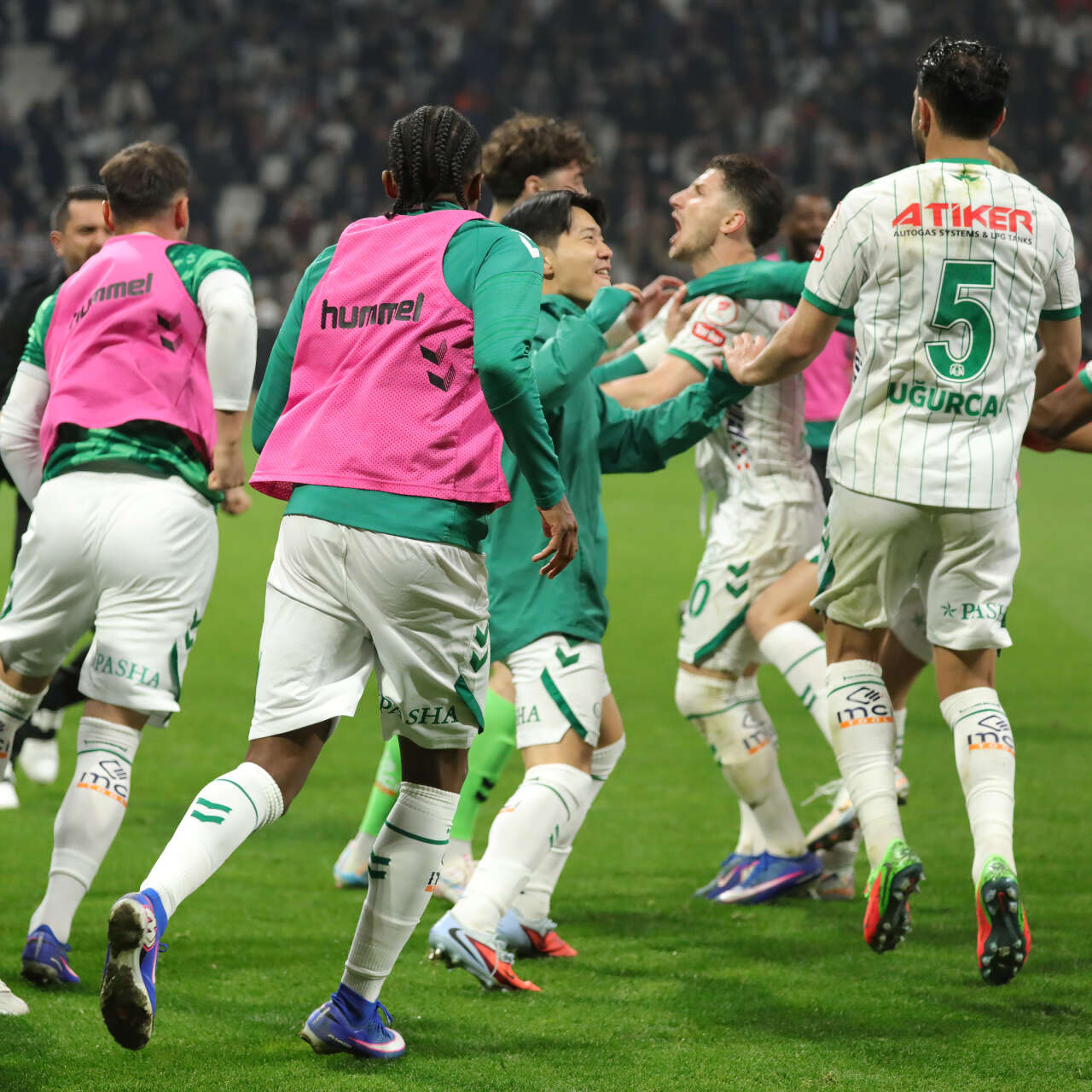 Konyaspor’un final biletini aldığı Beşiktaş maçından en güzel kareler 41