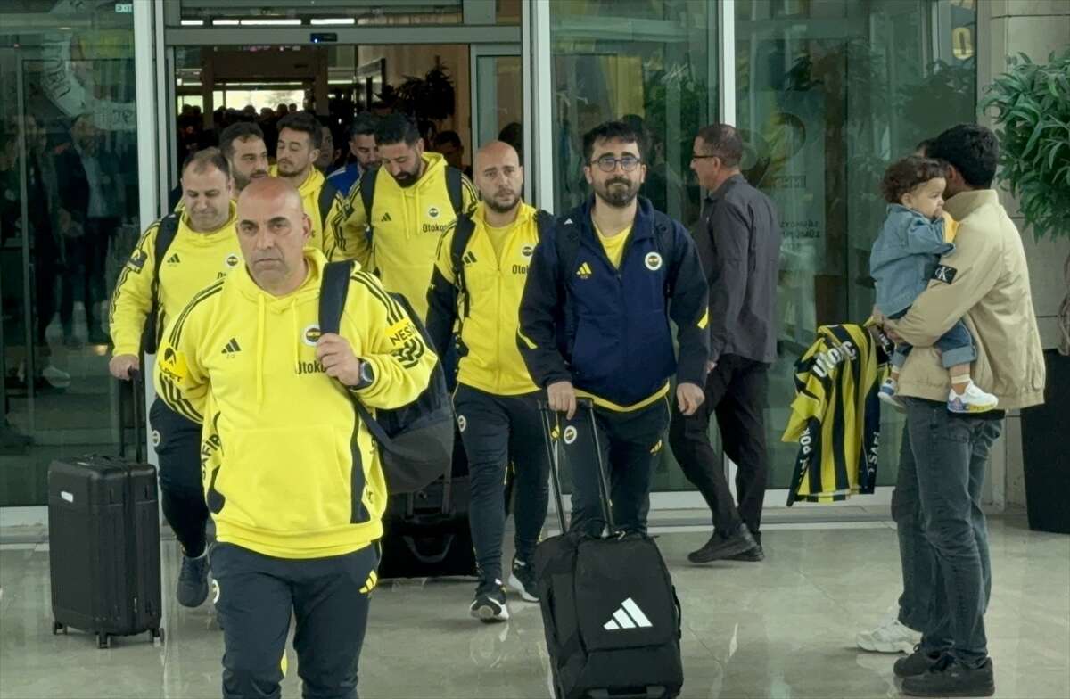 Fenerbahçe kafilesi Konya’ya geldi, taraftar böyle karşıladı 1
