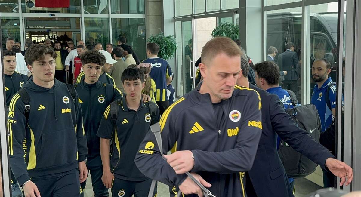 Fenerbahçe kafilesi Konya’ya geldi, taraftar böyle karşıladı 3