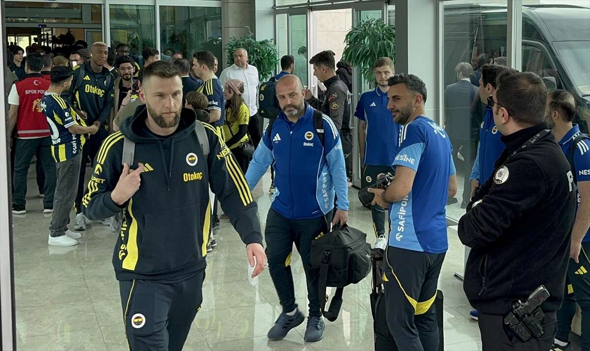 Fenerbahçe kafilesi Konya’ya geldi, taraftar böyle karşıladı 2