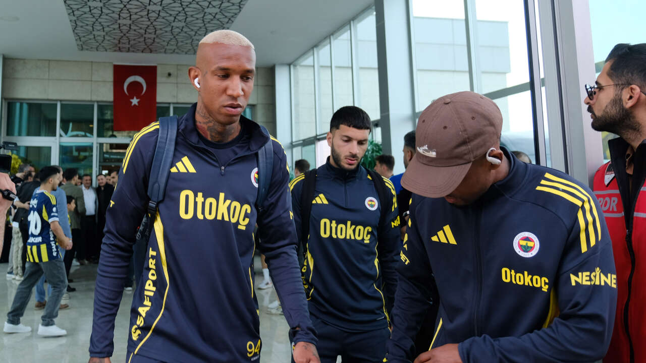 Fenerbahçe kafilesi Konya’ya geldi, taraftar böyle karşıladı 5