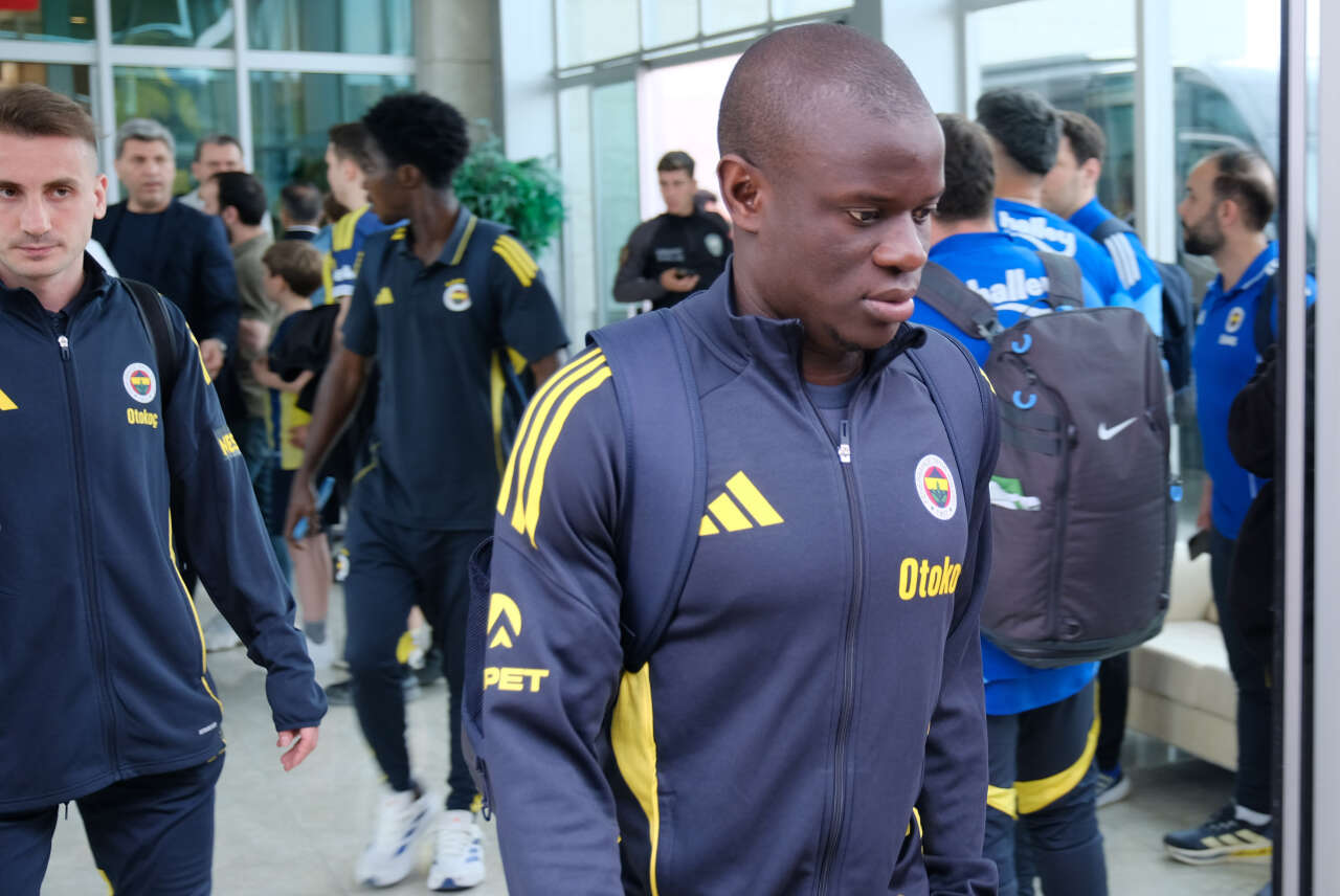 Fenerbahçe kafilesi Konya’ya geldi, taraftar böyle karşıladı 15