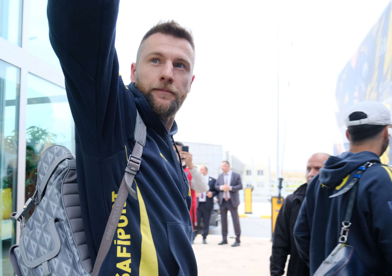 Fenerbahçe kafilesi Konya’ya geldi, taraftar böyle karşıladı 17