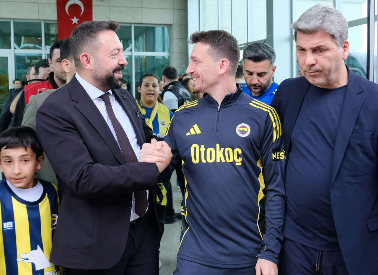 Fenerbahçe kafilesi Konya’ya geldi, taraftar böyle karşıladı 19